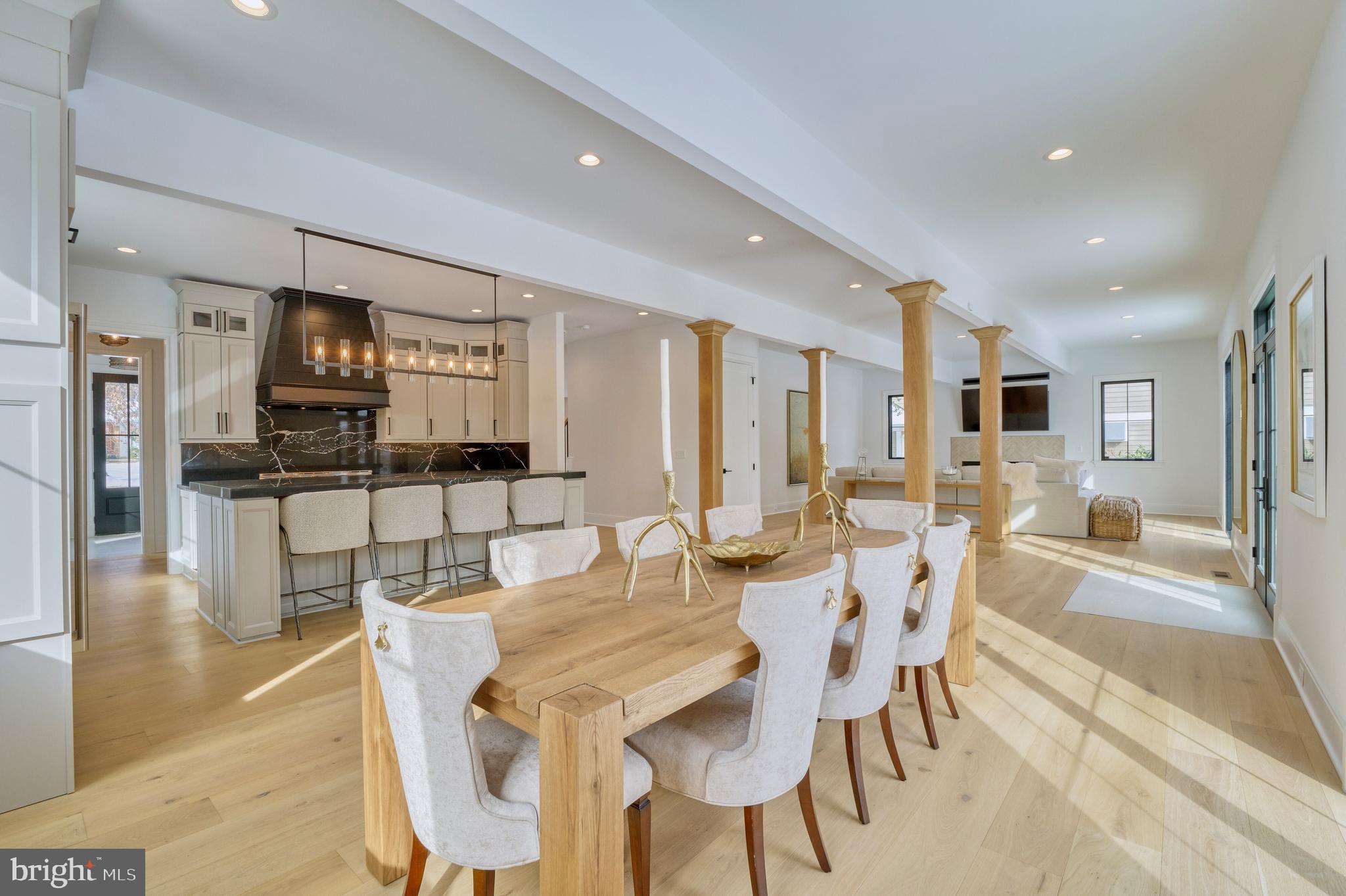 WILLIAMSBURG VILLAGE - Residential