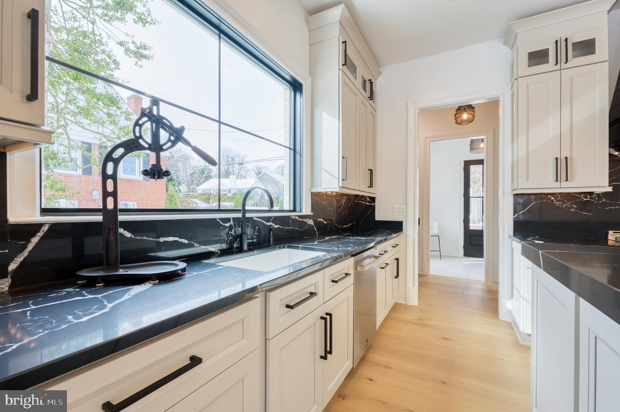 WILLIAMSBURG VILLAGE - Residential