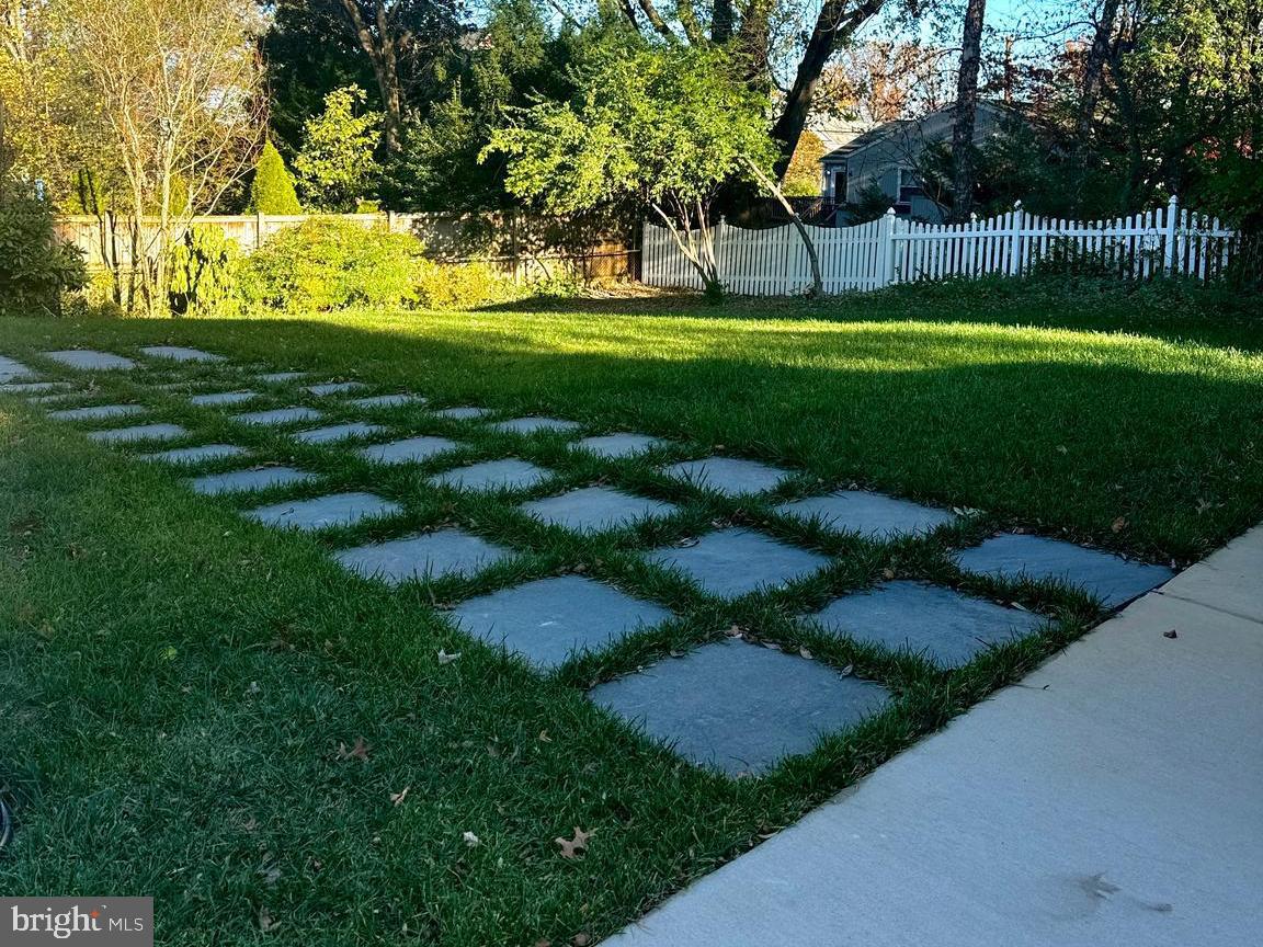 WILLIAMSBURG VILLAGE - Residential