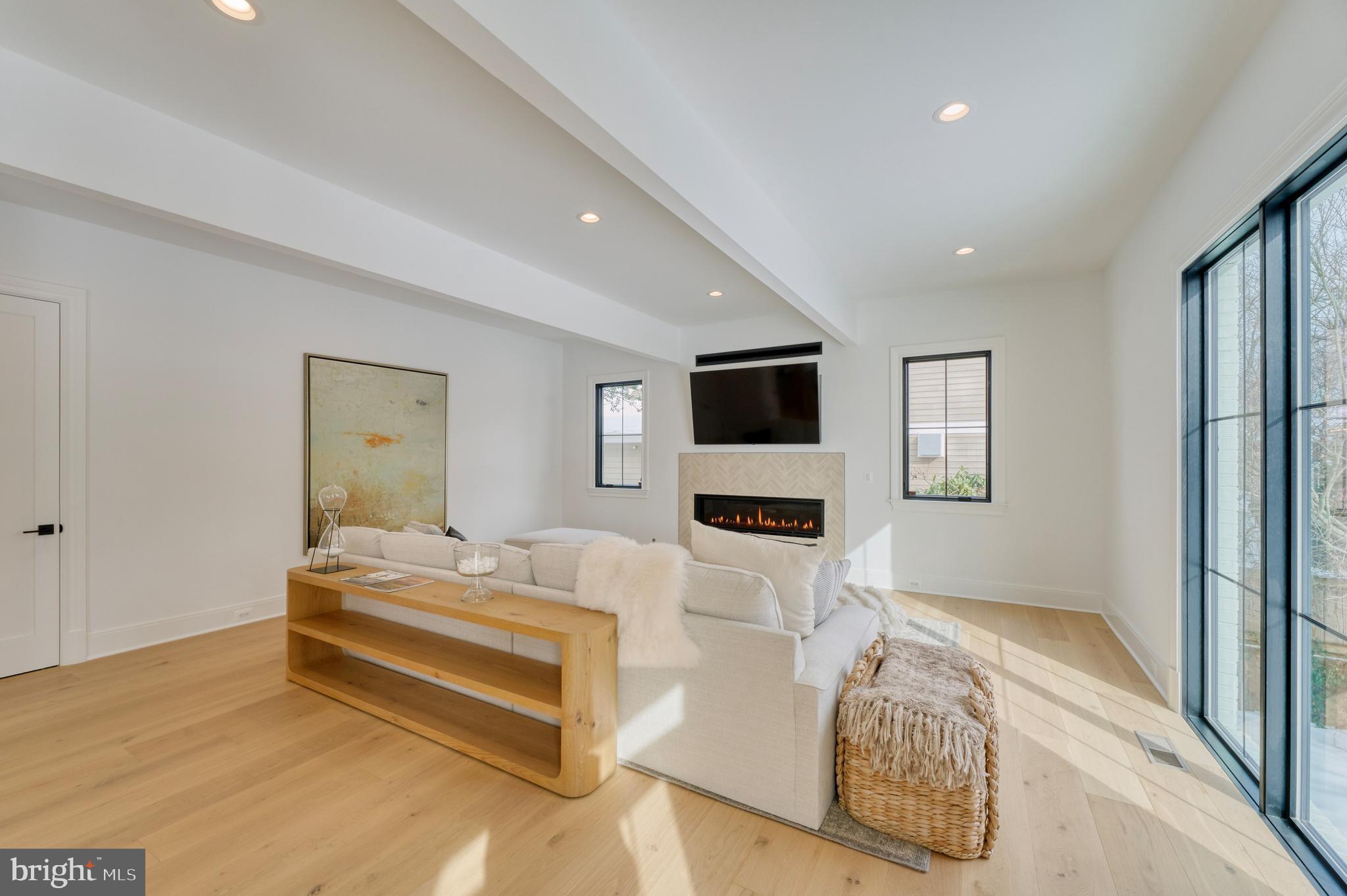 WILLIAMSBURG VILLAGE - Residential