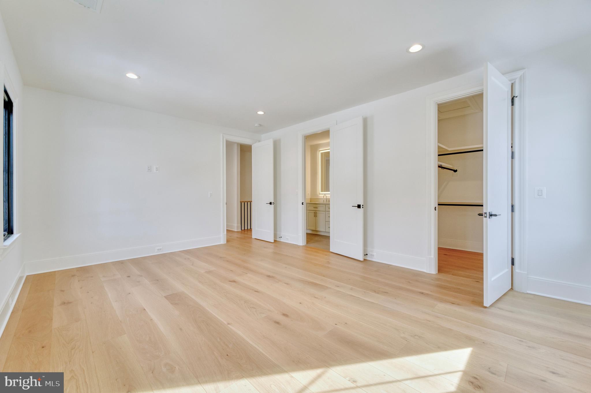 WILLIAMSBURG VILLAGE - Residential