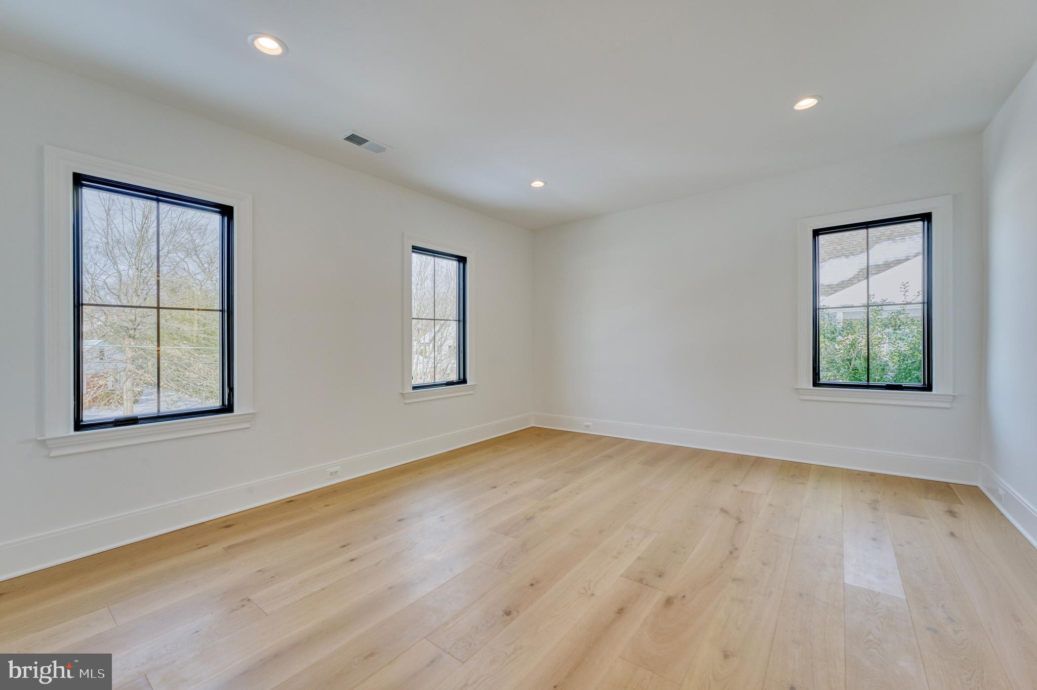 WILLIAMSBURG VILLAGE - Residential