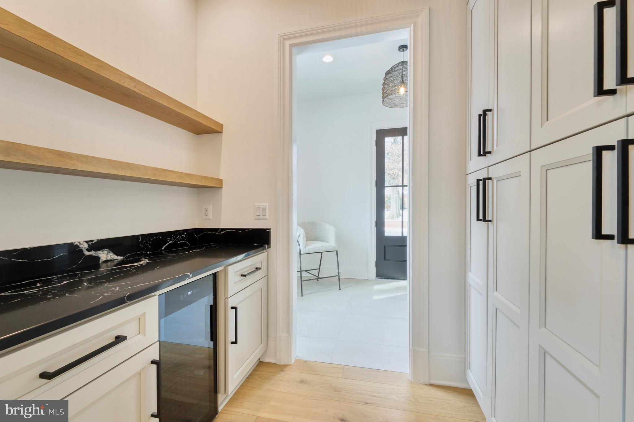 WILLIAMSBURG VILLAGE - Residential