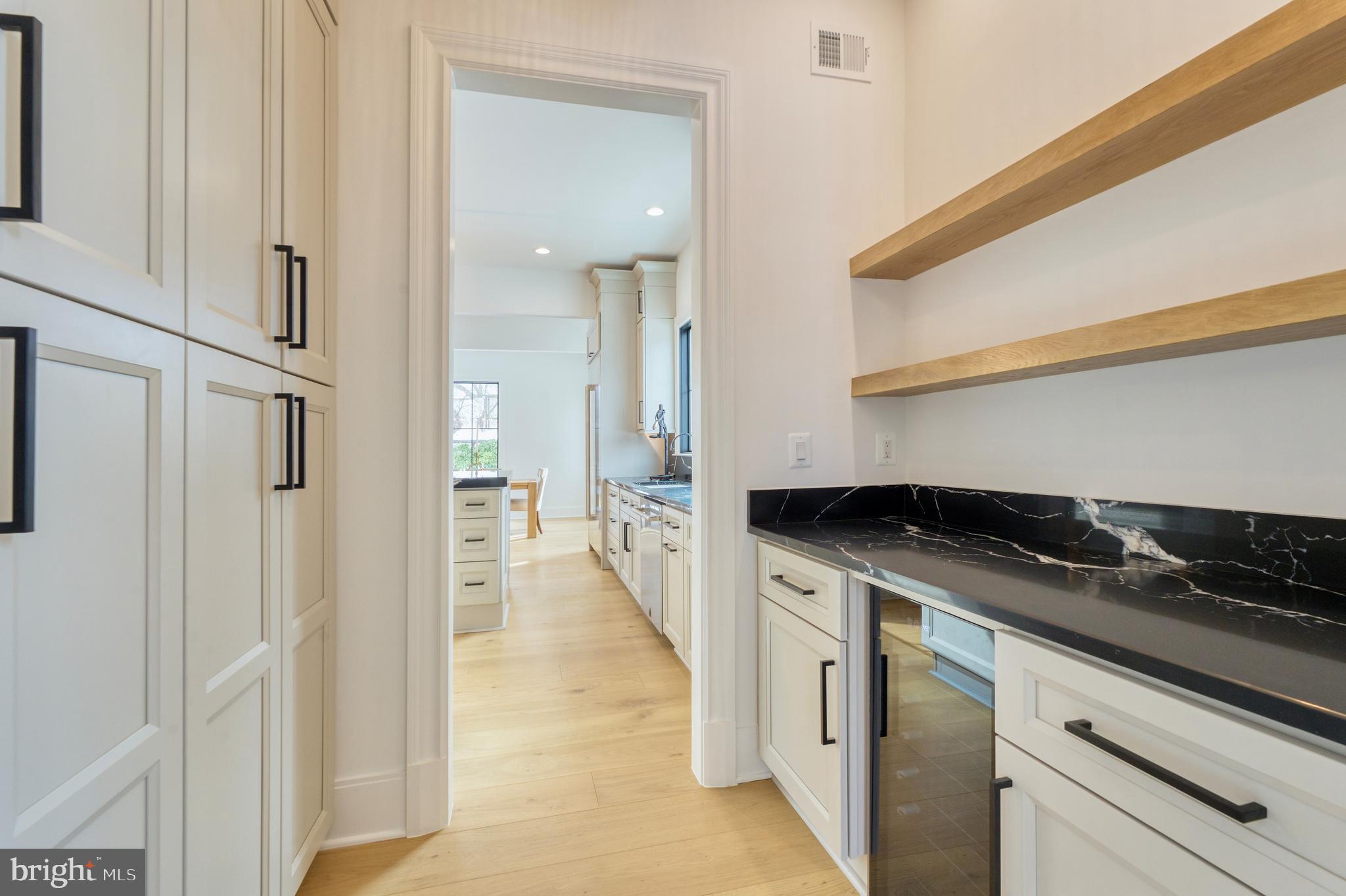 WILLIAMSBURG VILLAGE - Residential