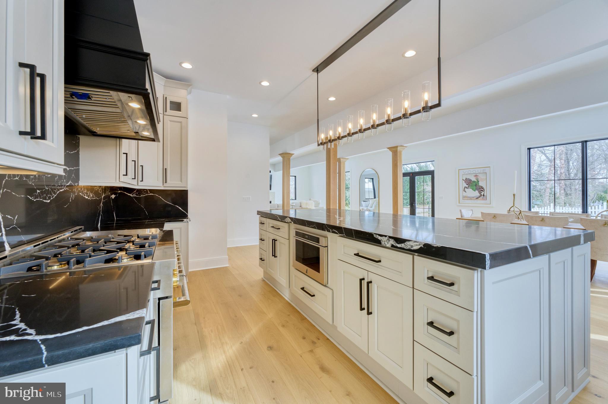 WILLIAMSBURG VILLAGE - Residential