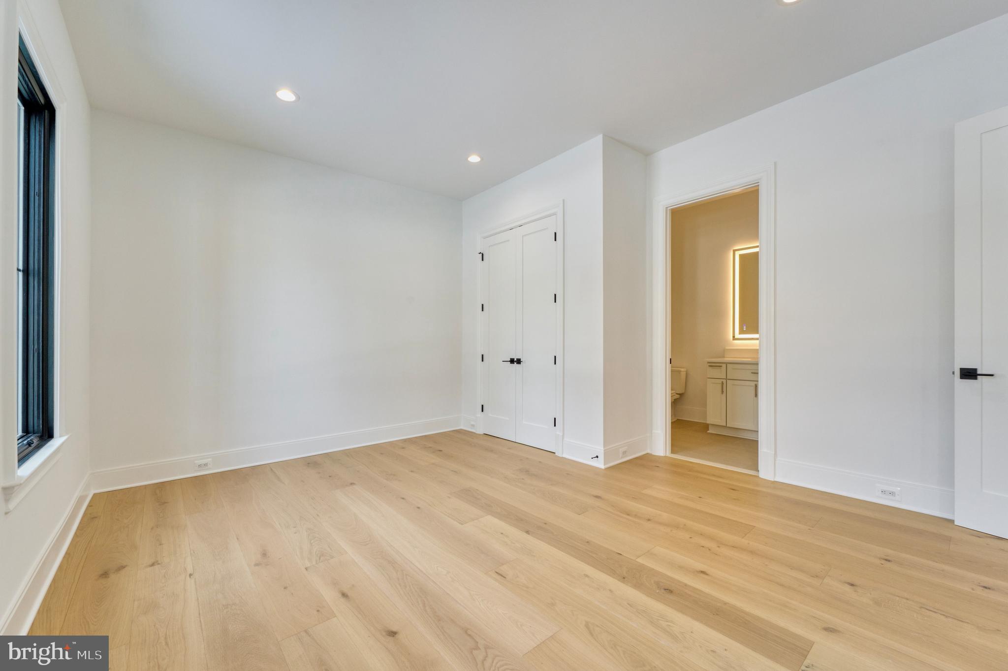 WILLIAMSBURG VILLAGE - Residential