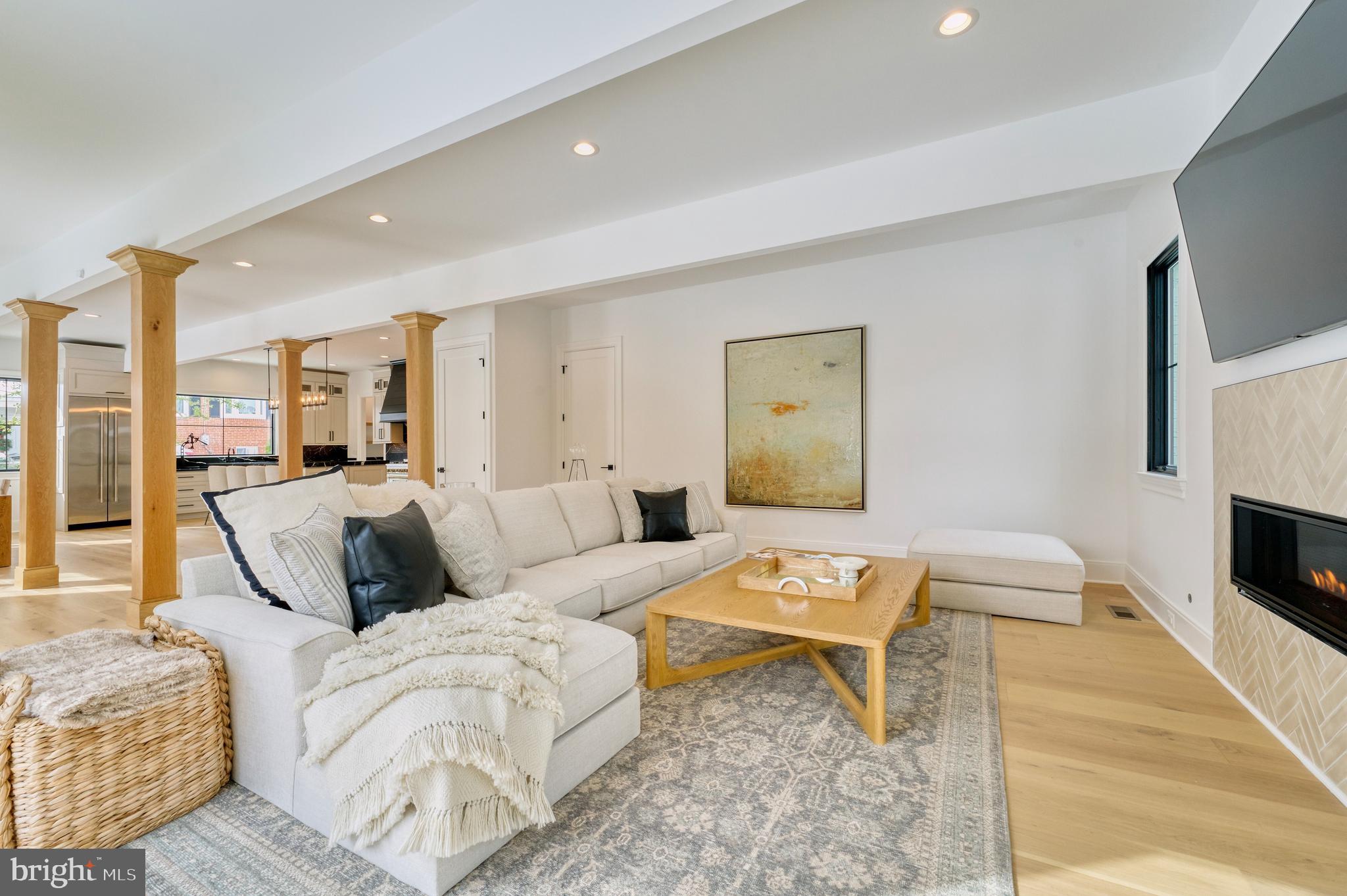 WILLIAMSBURG VILLAGE - Residential