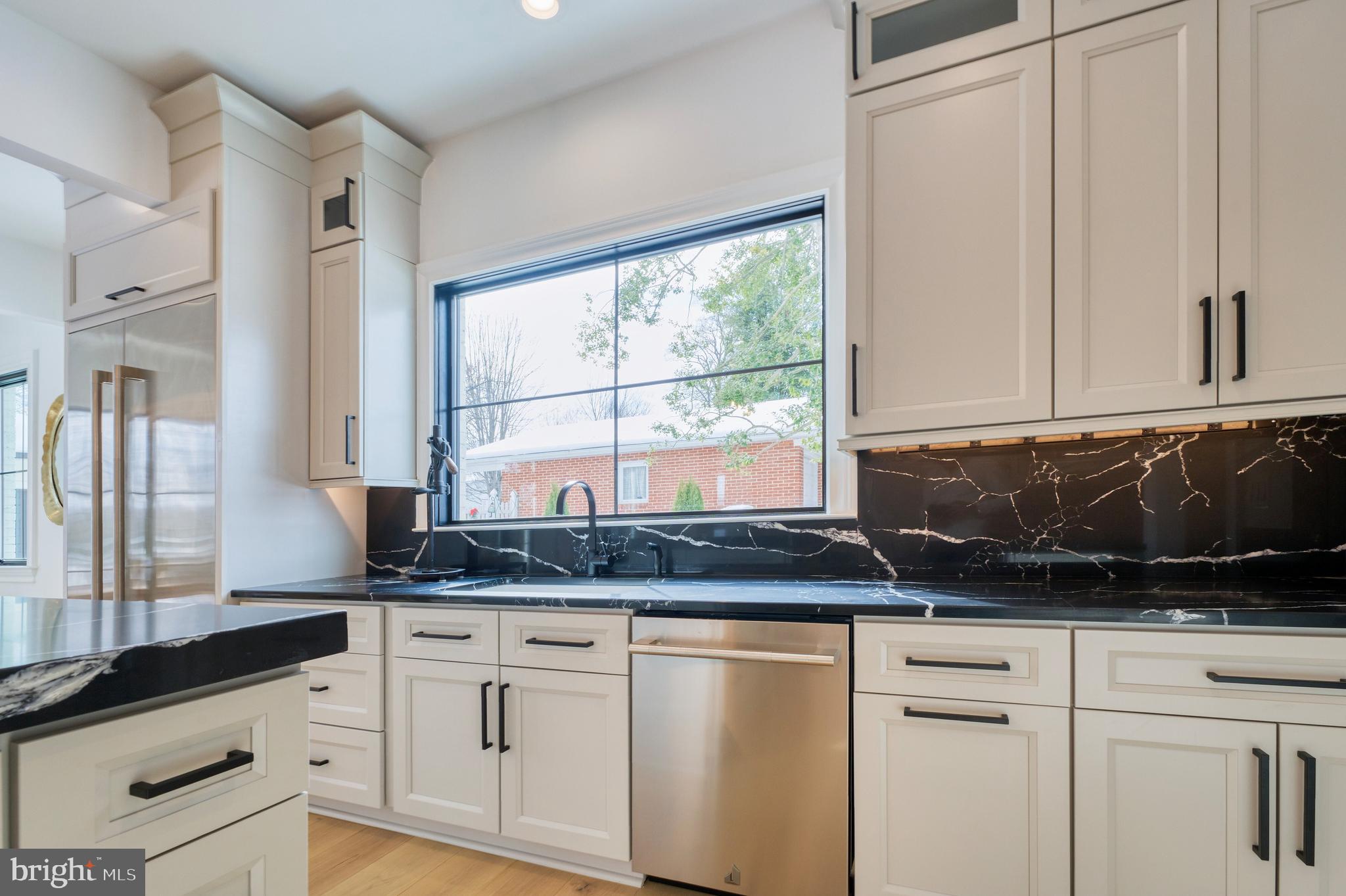 WILLIAMSBURG VILLAGE - Residential