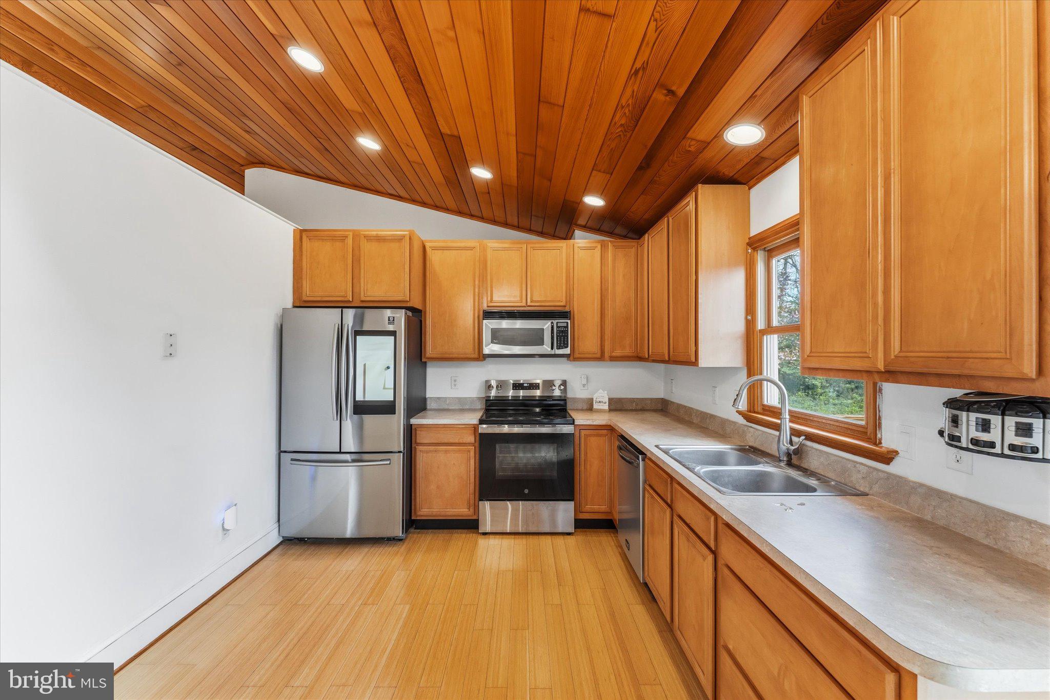 SHEN SHORES - Residential