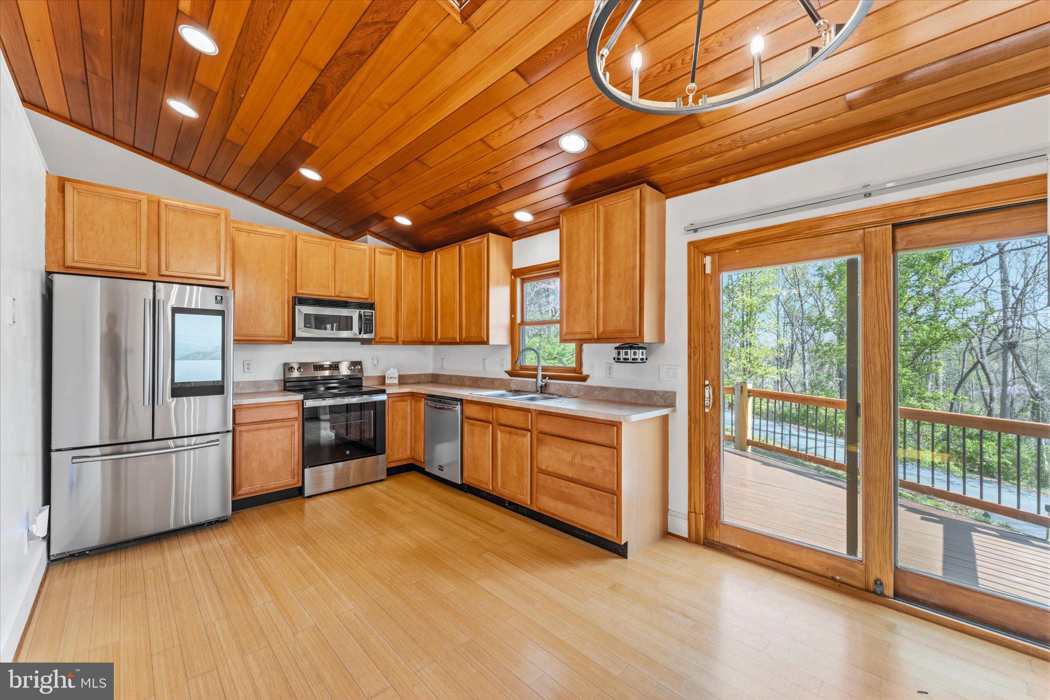 SHEN SHORES - Residential