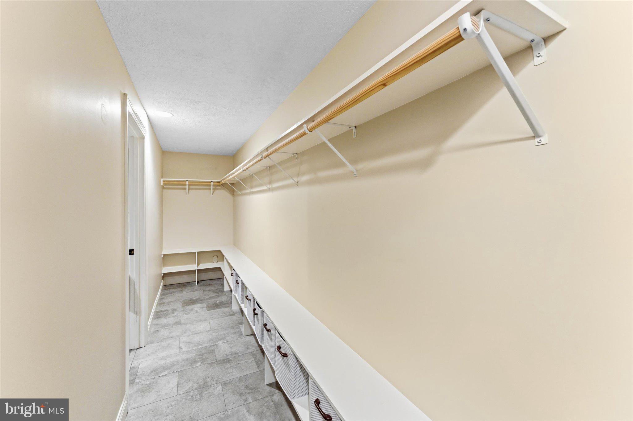 SHEN SHORES - Residential