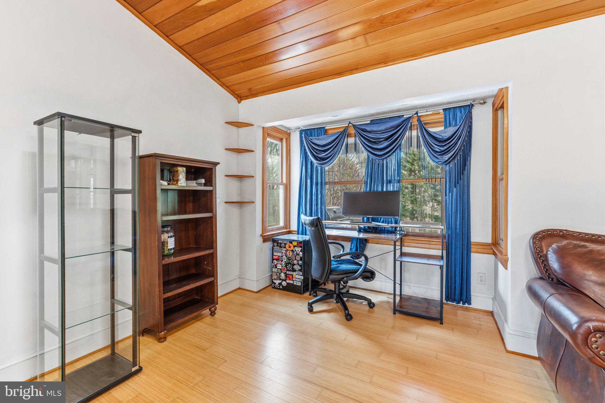 SHEN SHORES - Residential