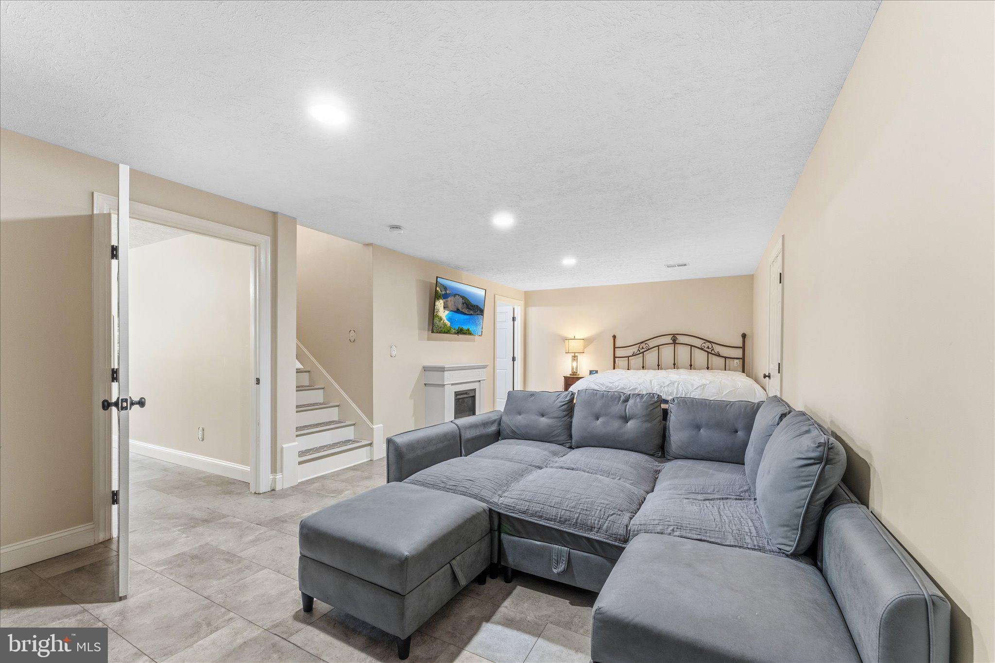 SHEN SHORES - Residential