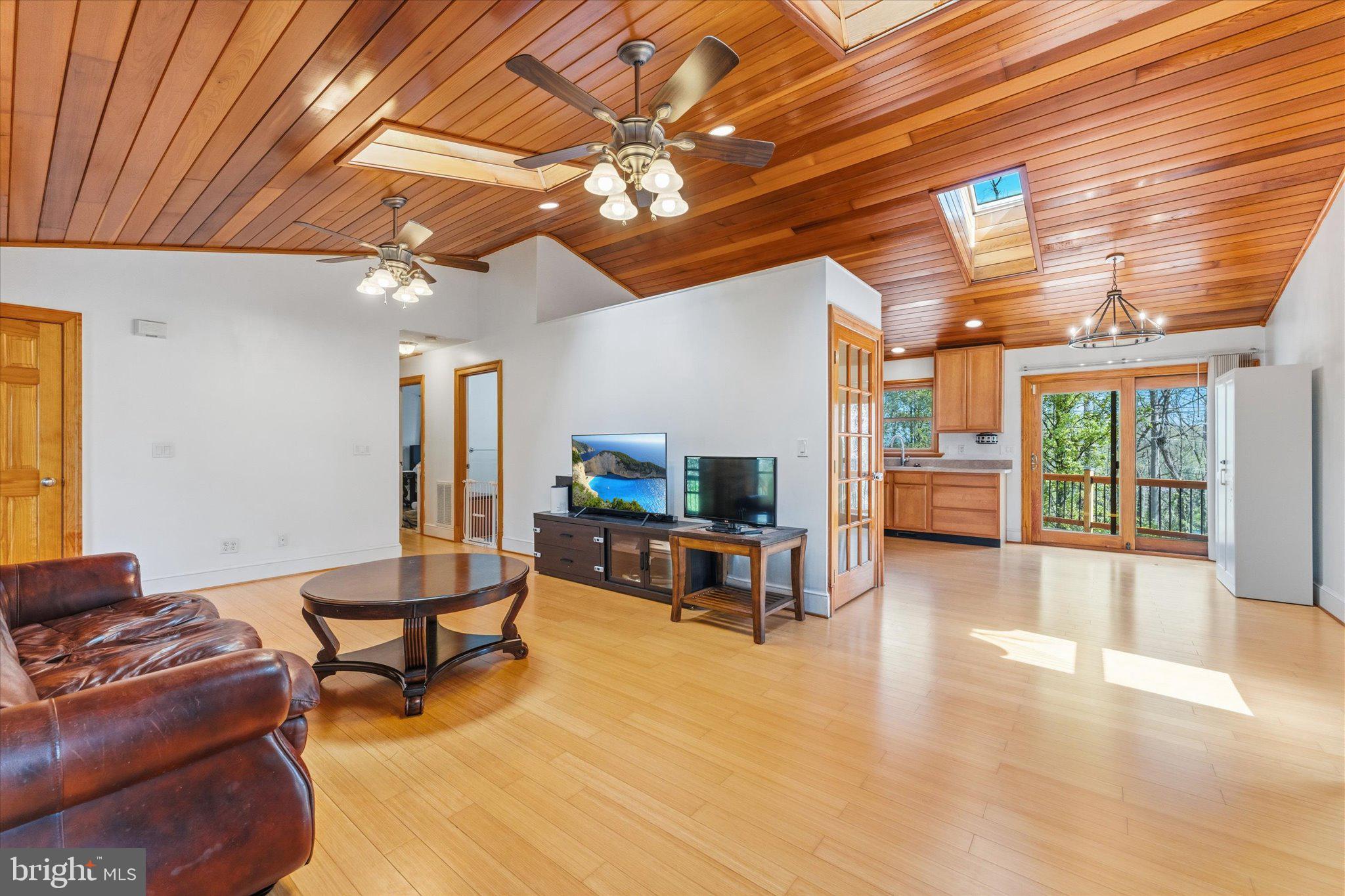 SHEN SHORES - Residential