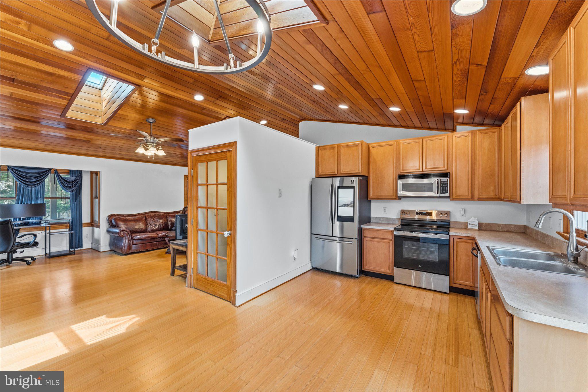 SHEN SHORES - Residential