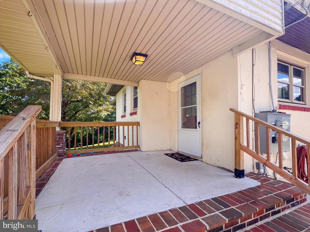 000 - Residential Lease