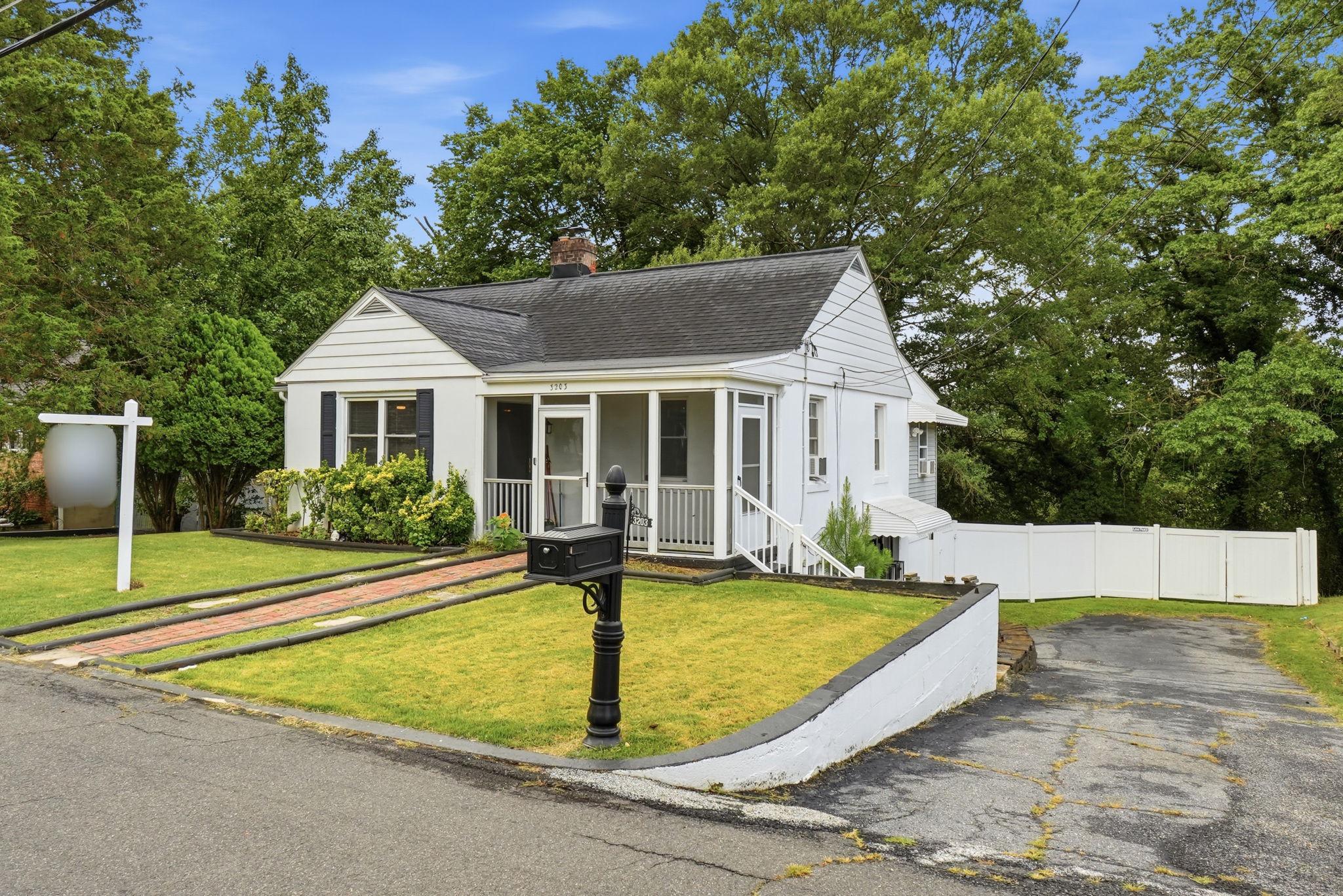 3203 MULBERRY LANE