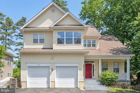 Photo of 11913 Hunters Lane, ROCKVILLE, MD 20852 (MLS # MDMC2217212)