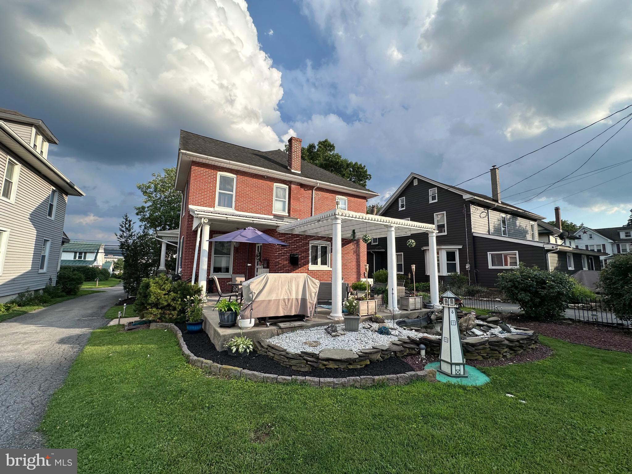 1039 E MAIN STREET