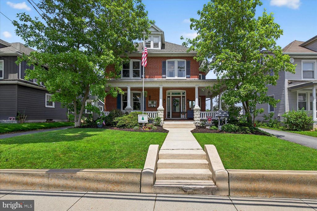 Photo of 1039 E Main Street, NEW HOLLAND, PA 17557 (MLS # PALA2072676)