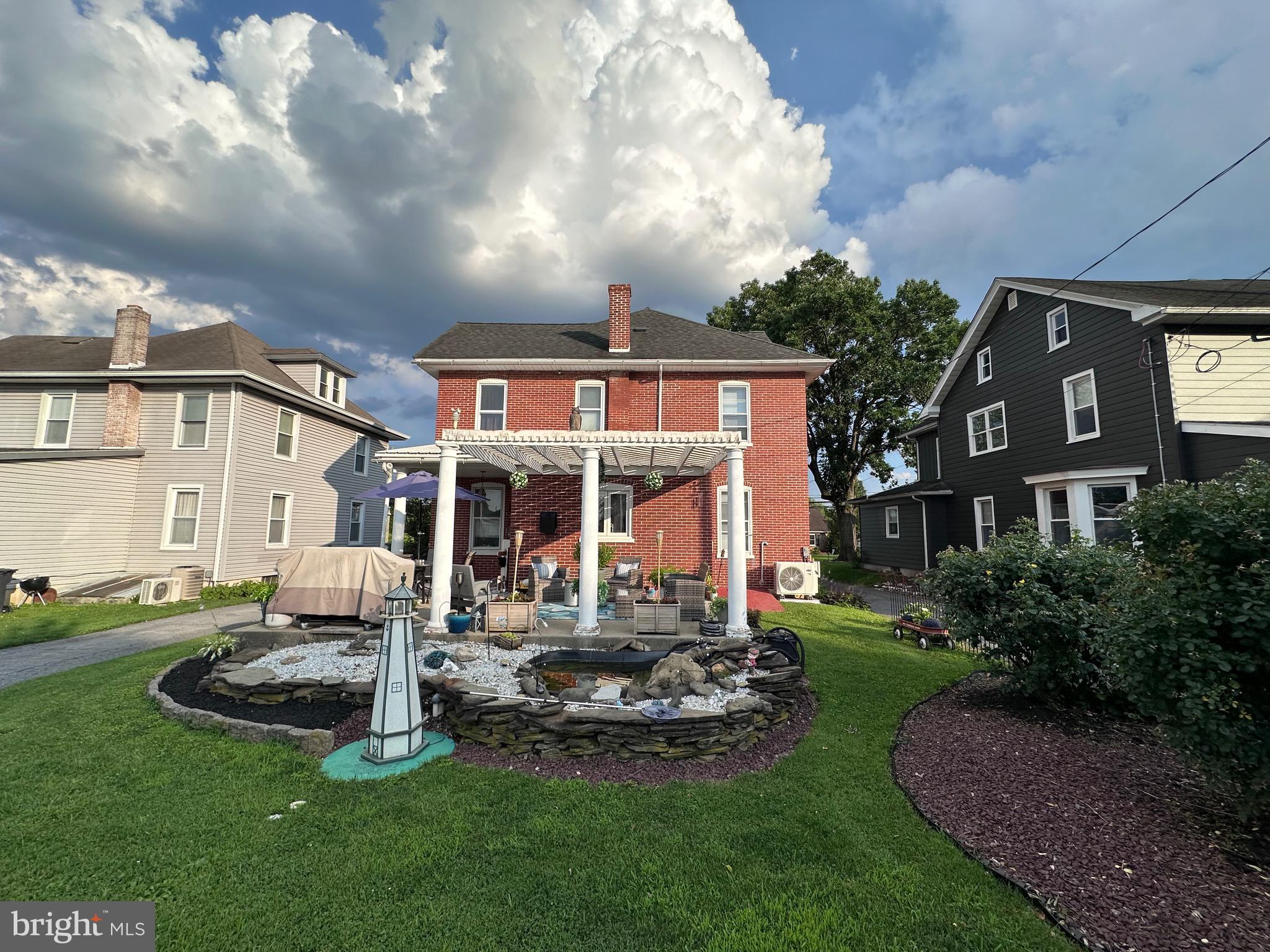 1039 E MAIN STREET