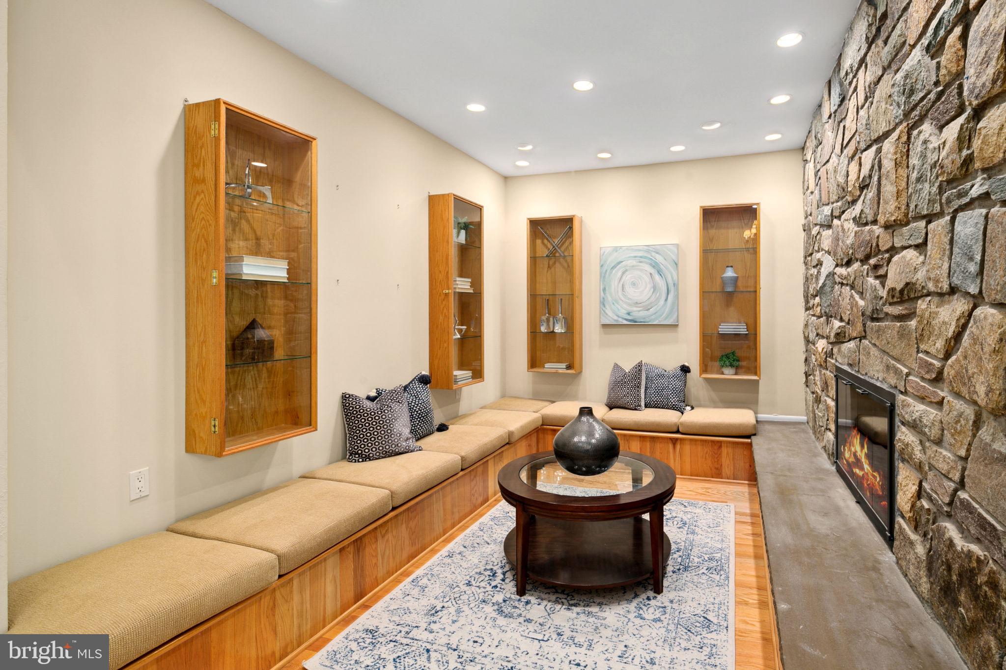 POTOMAC OUTSIDE - Residential