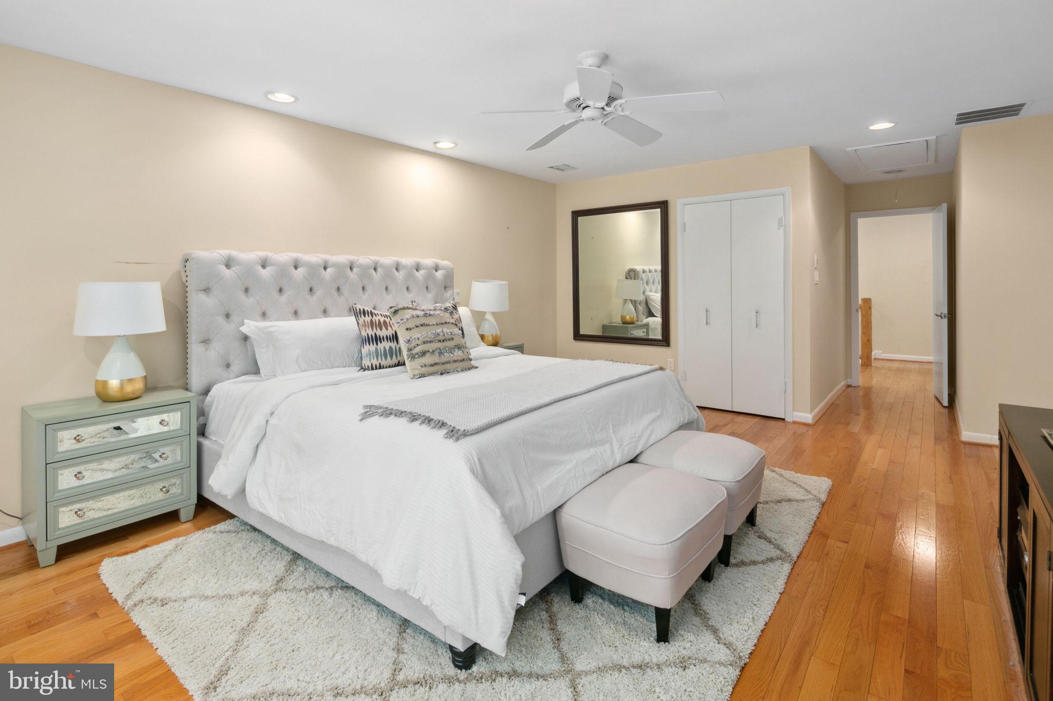 POTOMAC OUTSIDE - Residential