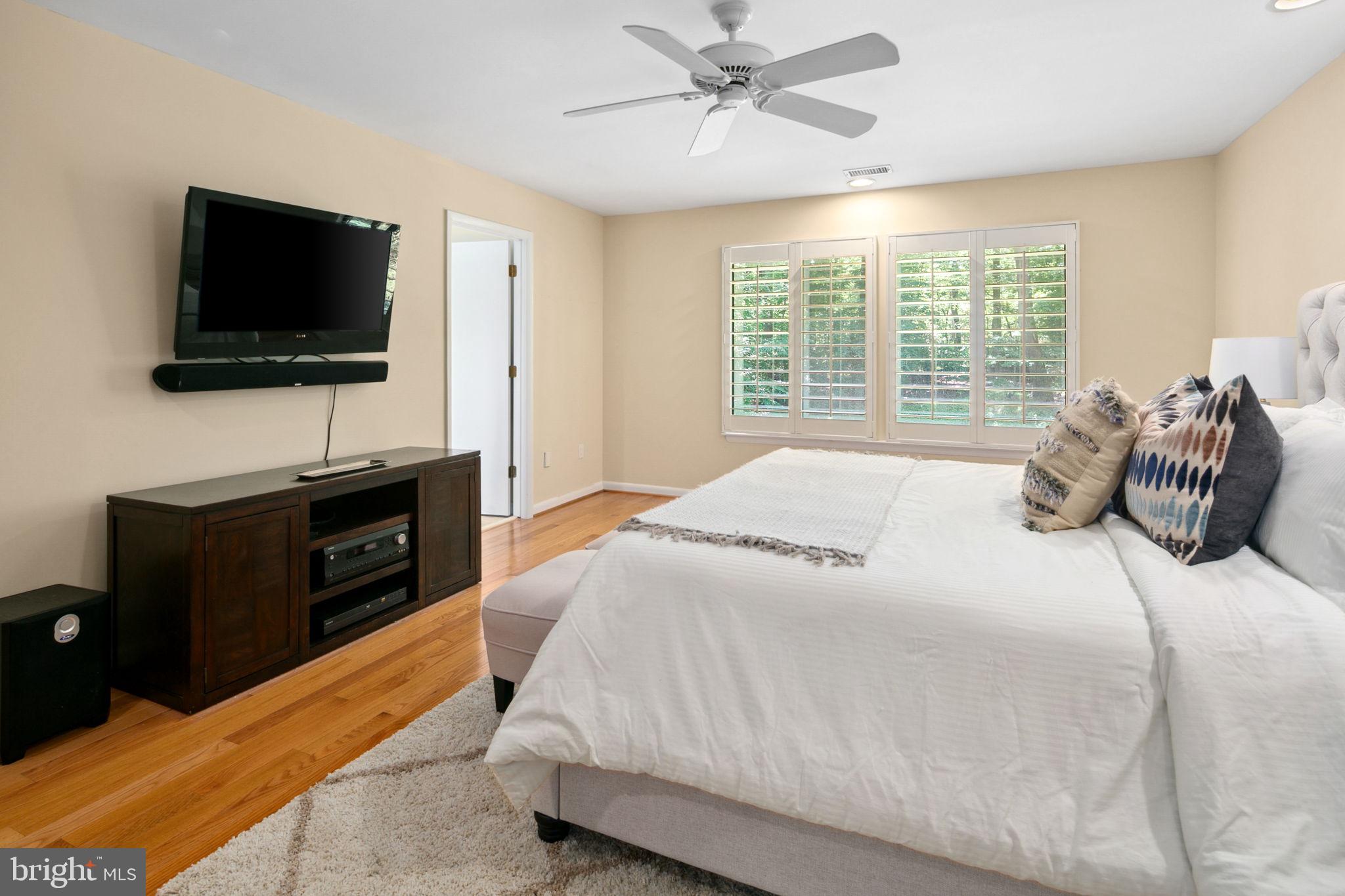 POTOMAC OUTSIDE - Residential