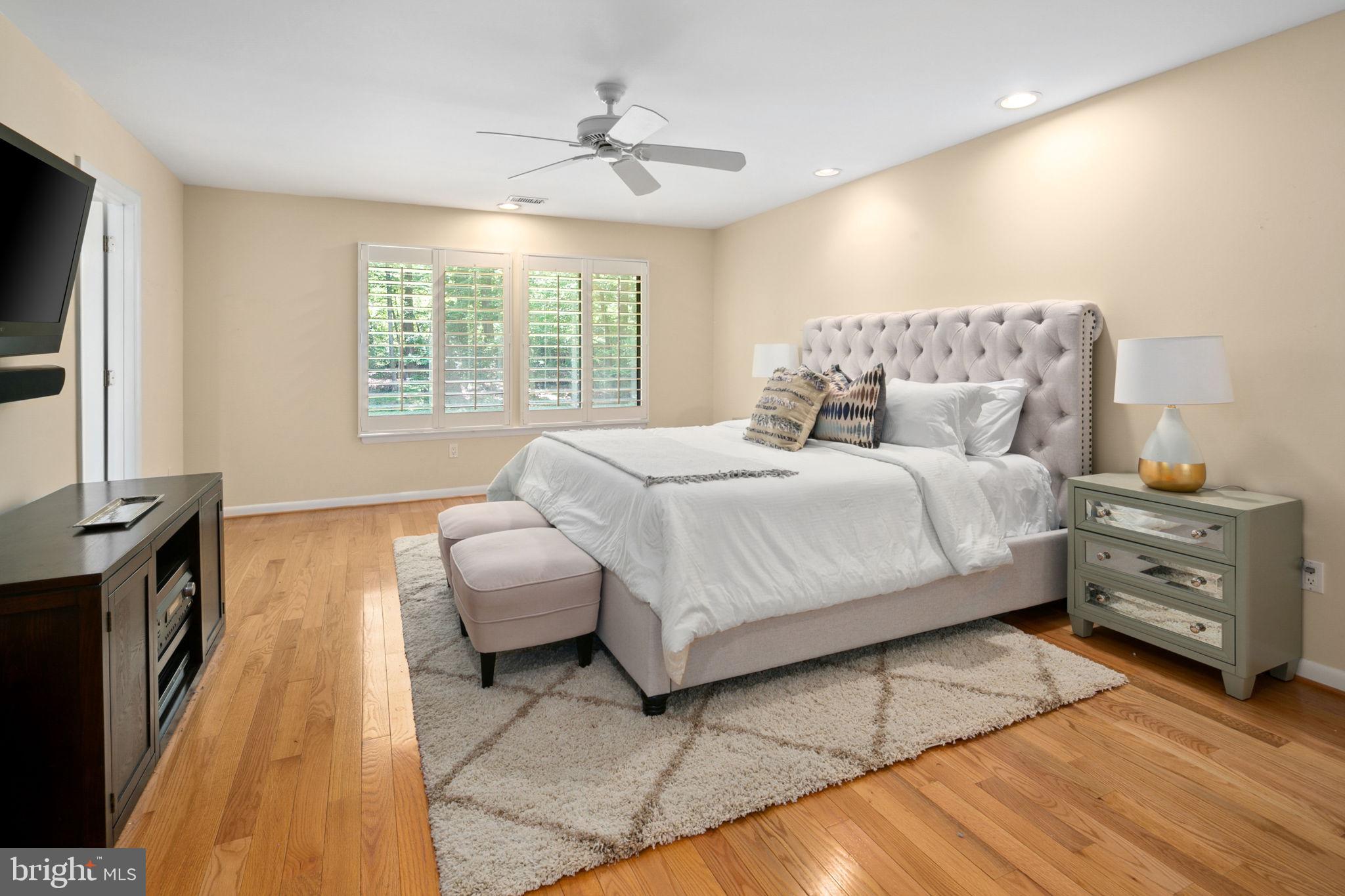 POTOMAC OUTSIDE - Residential