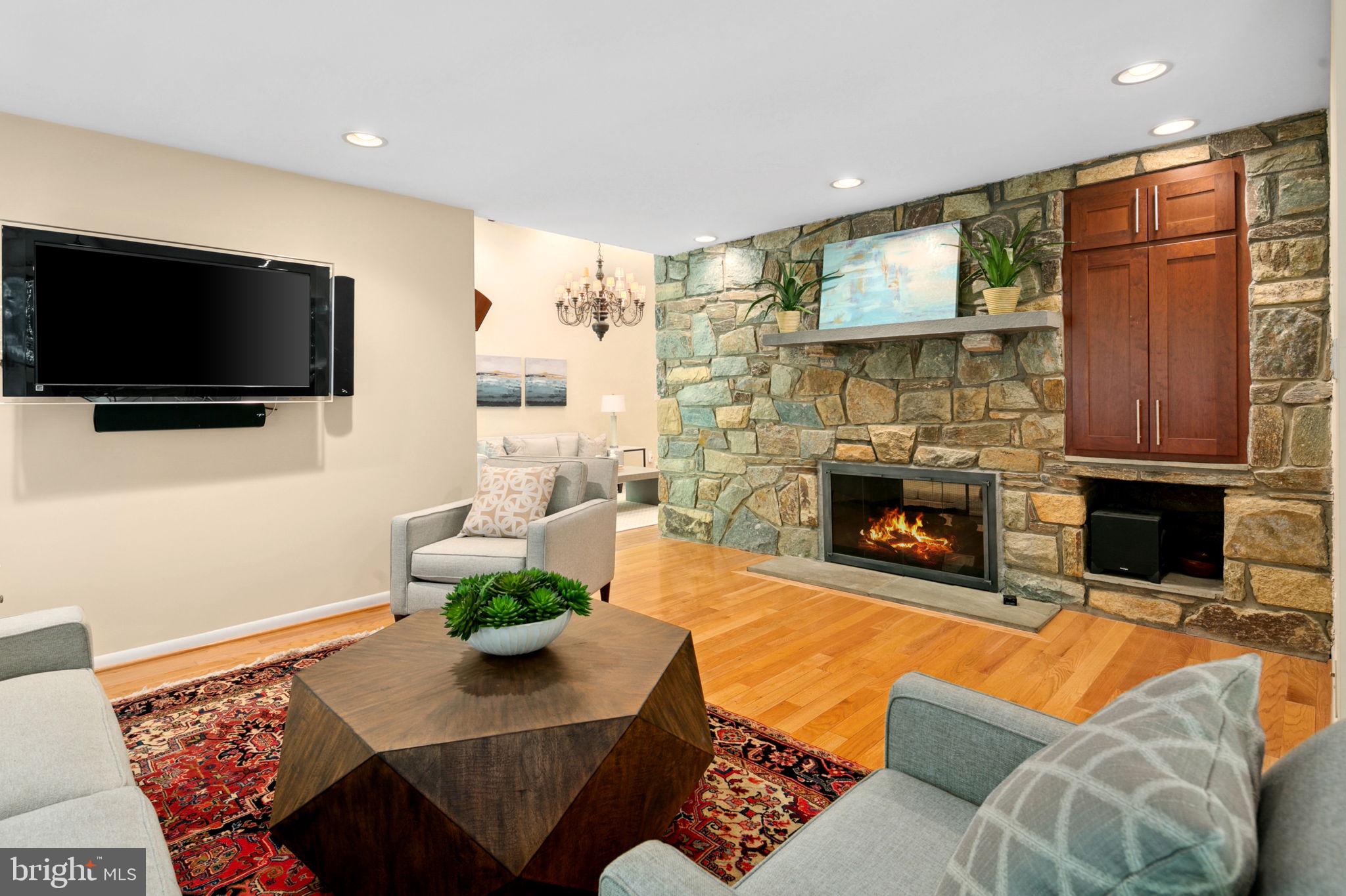 POTOMAC OUTSIDE - Residential