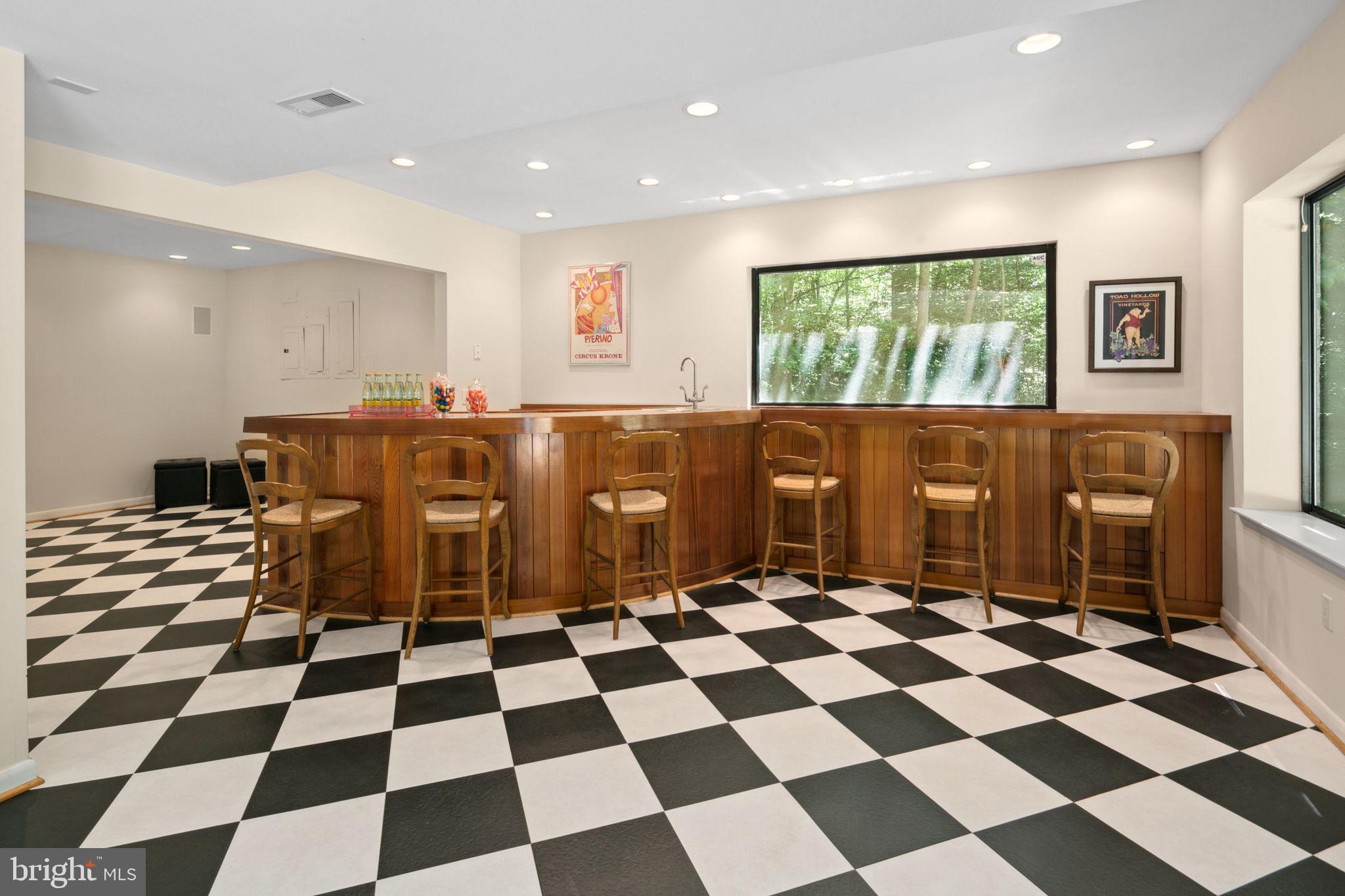 POTOMAC OUTSIDE - Residential