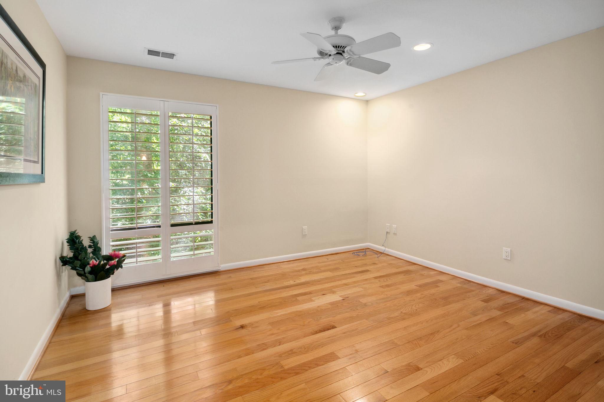 POTOMAC OUTSIDE - Residential