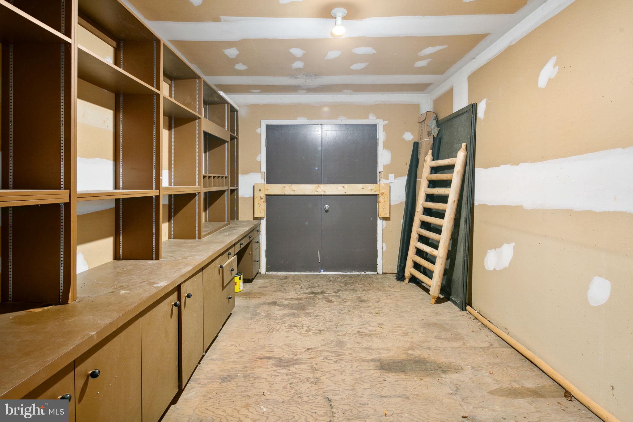 POTOMAC OUTSIDE - Residential