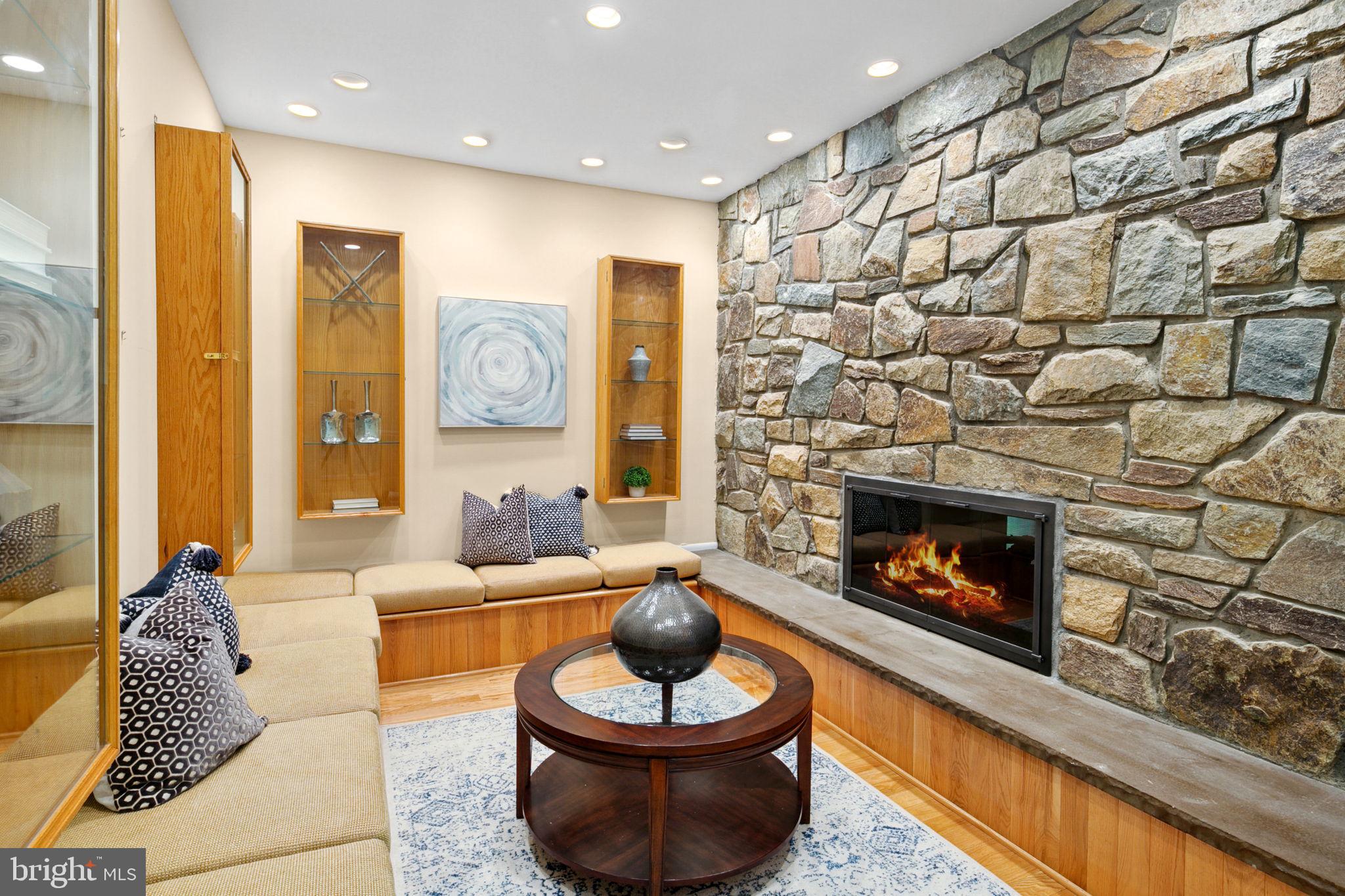 POTOMAC OUTSIDE - Residential