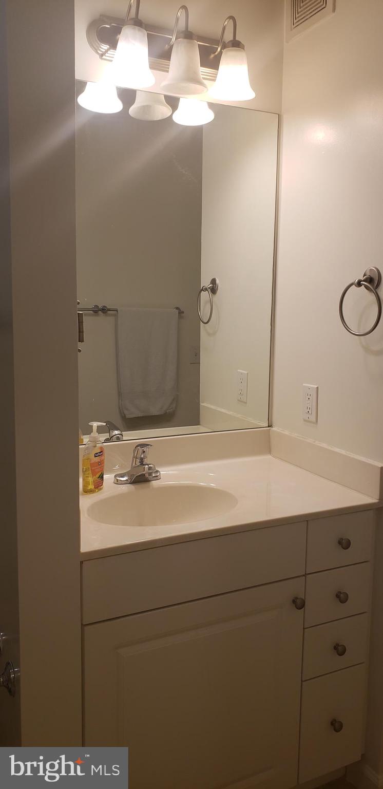 THE KENTLANDS - Residential Lease