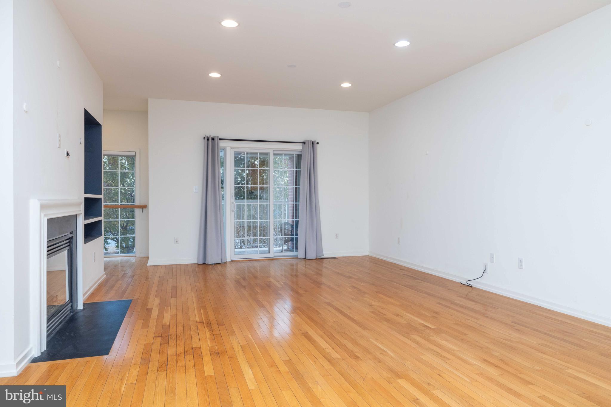 CHRISTINA LANDING - Residential