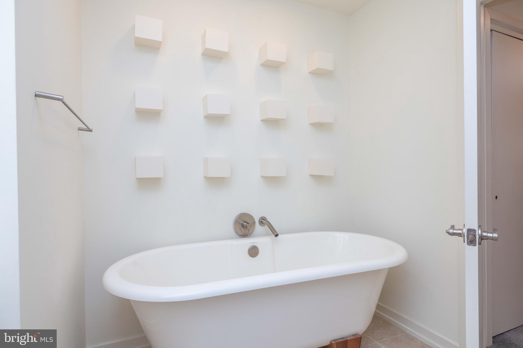 CHRISTINA LANDING - Residential