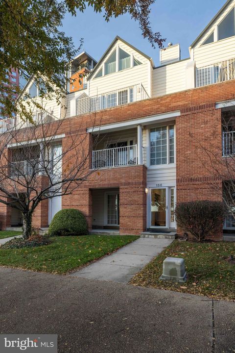 Townhouse For Sale - 156 Christina Landing Drive<br/> New Castle County, WILMINGTON, DE 19801