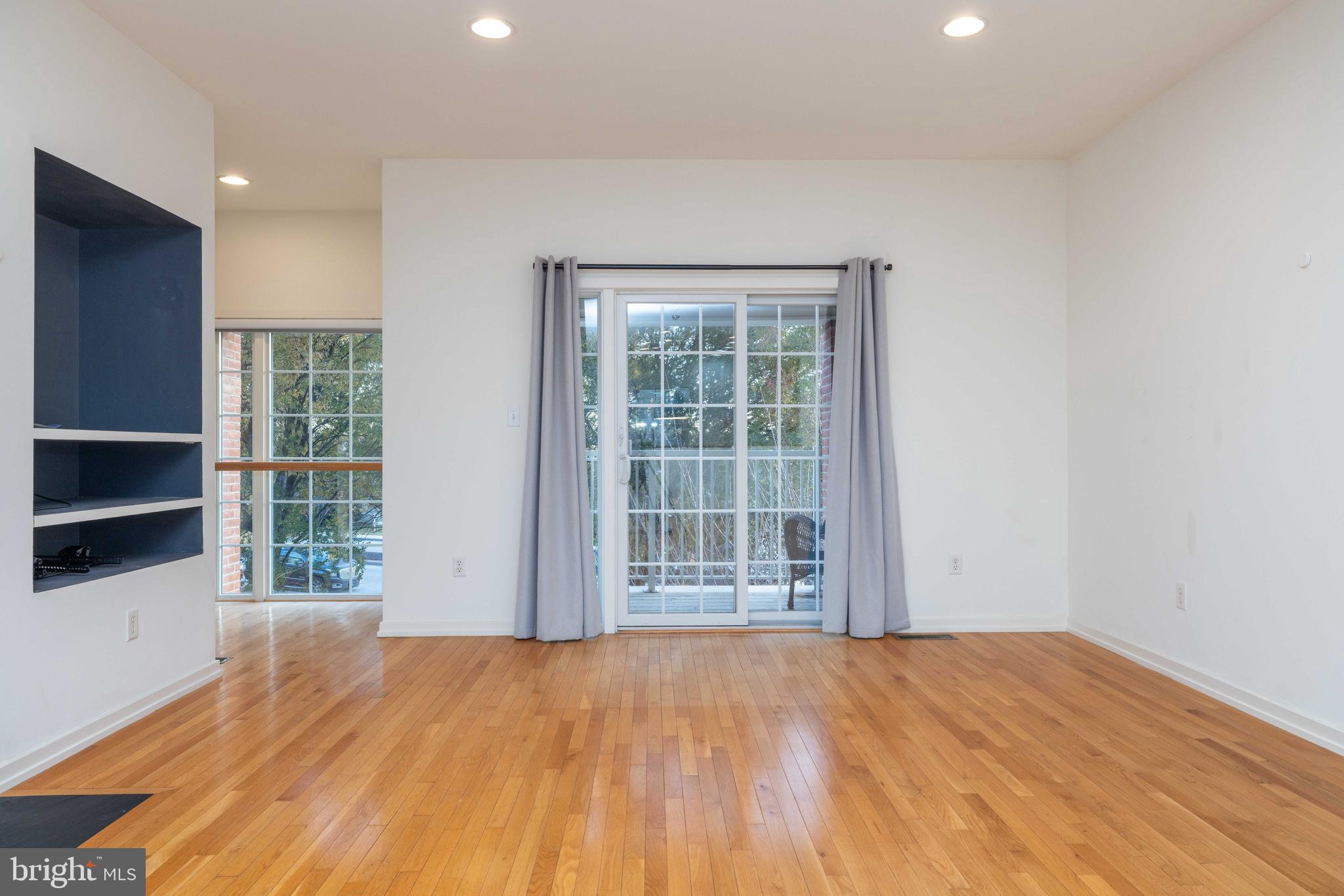 CHRISTINA LANDING - Residential