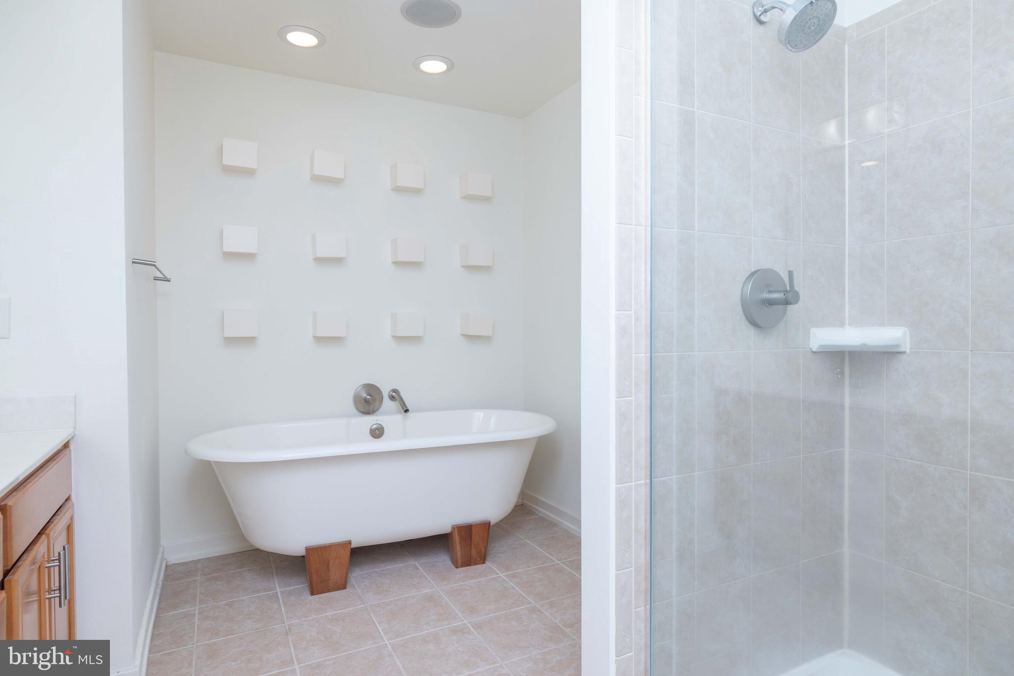 CHRISTINA LANDING - Residential