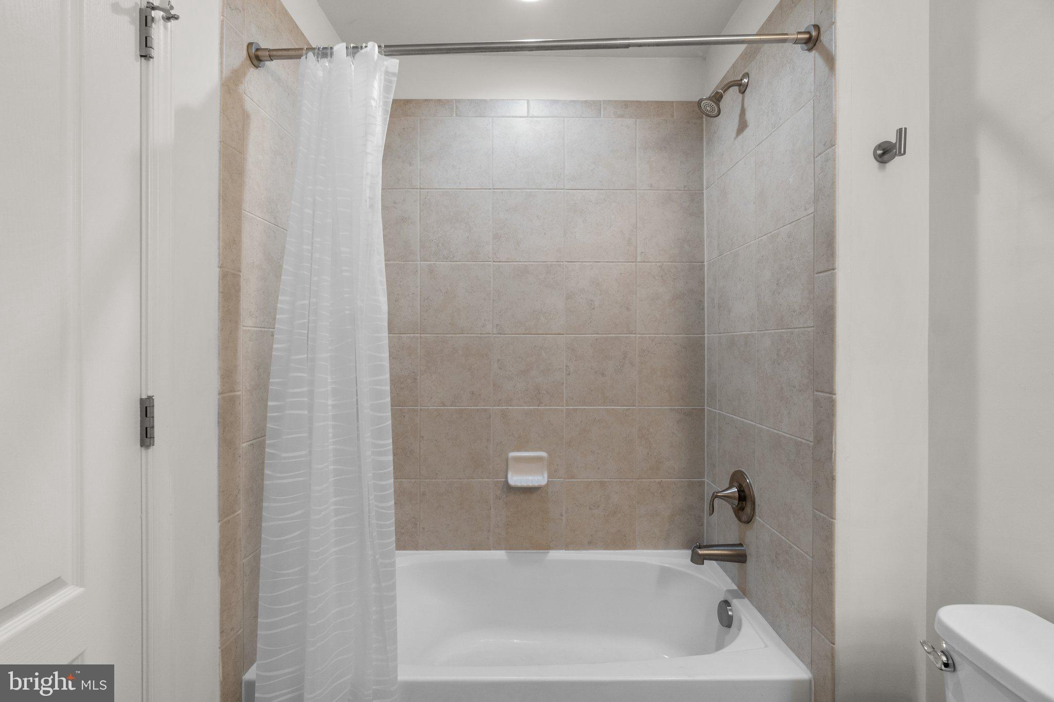 BLUE STREAM - Residential Lease