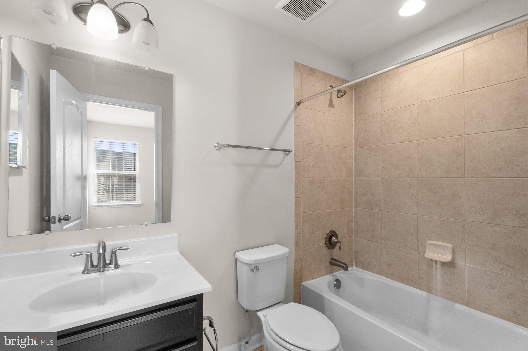 BLUE STREAM - Residential Lease