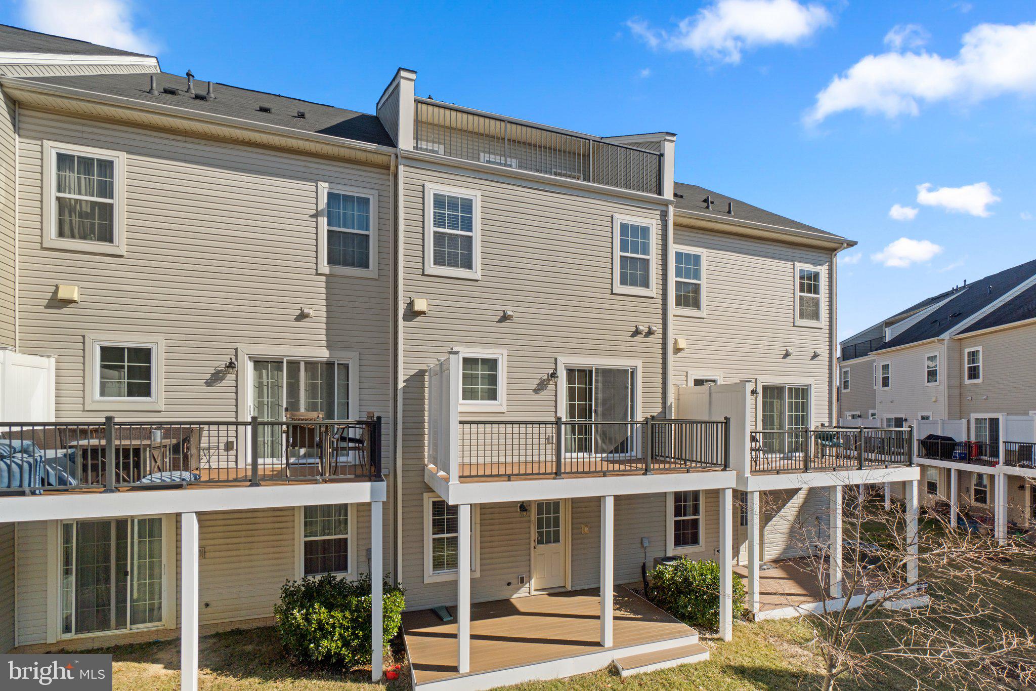 BLUE STREAM - Residential Lease