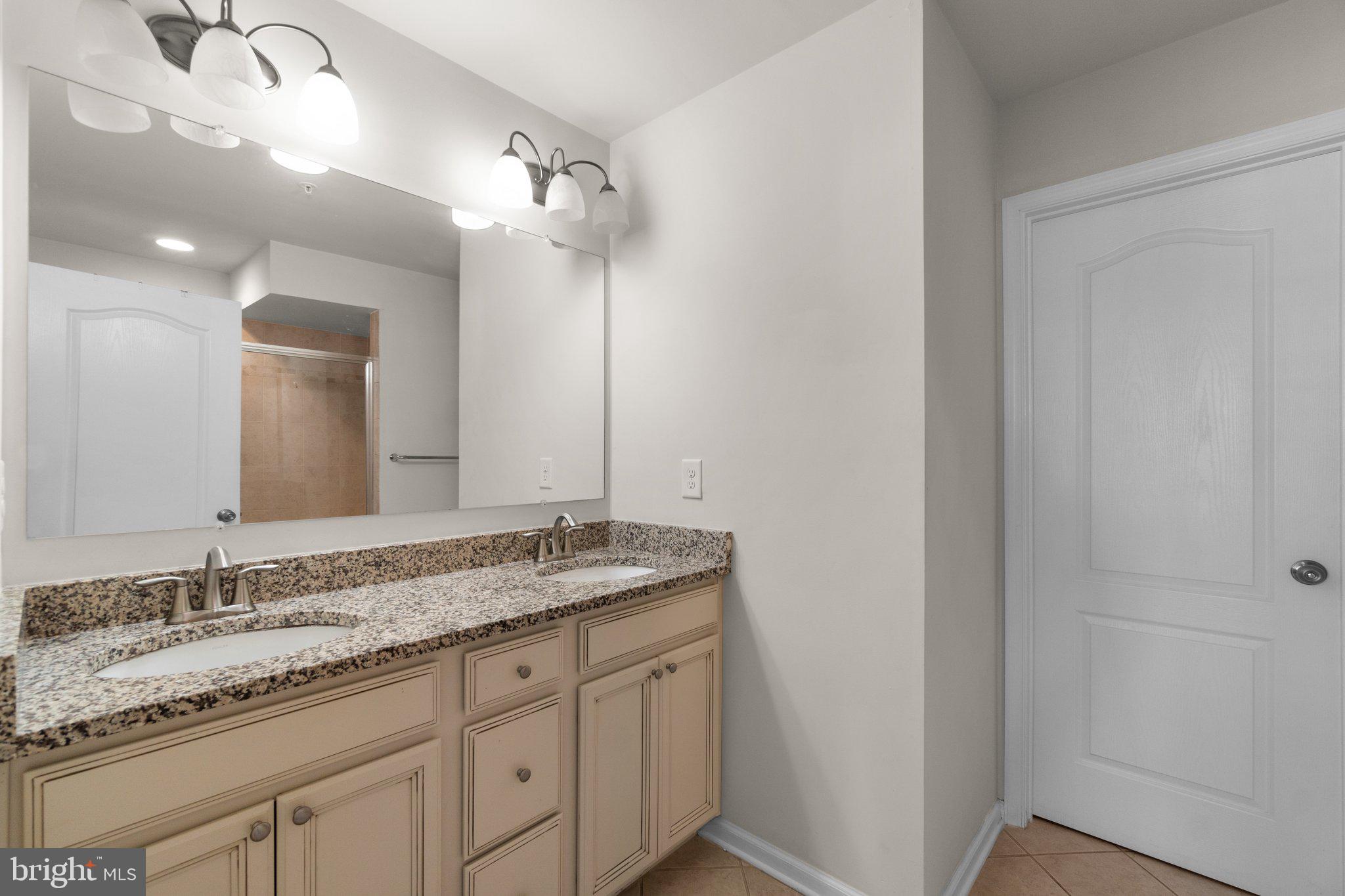 BLUE STREAM - Residential Lease