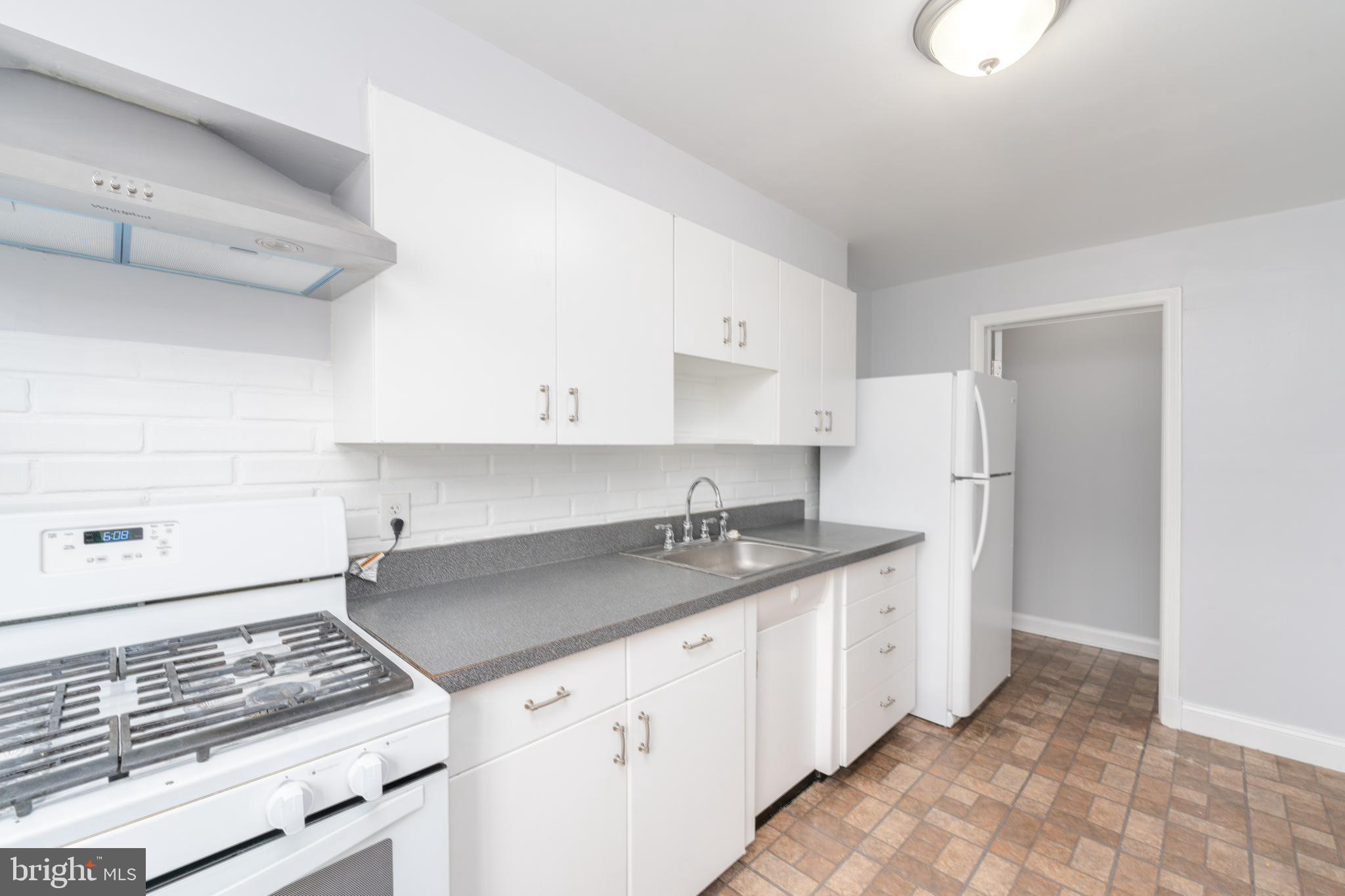 GWYNN OAK SUMMIT - Residential Lease