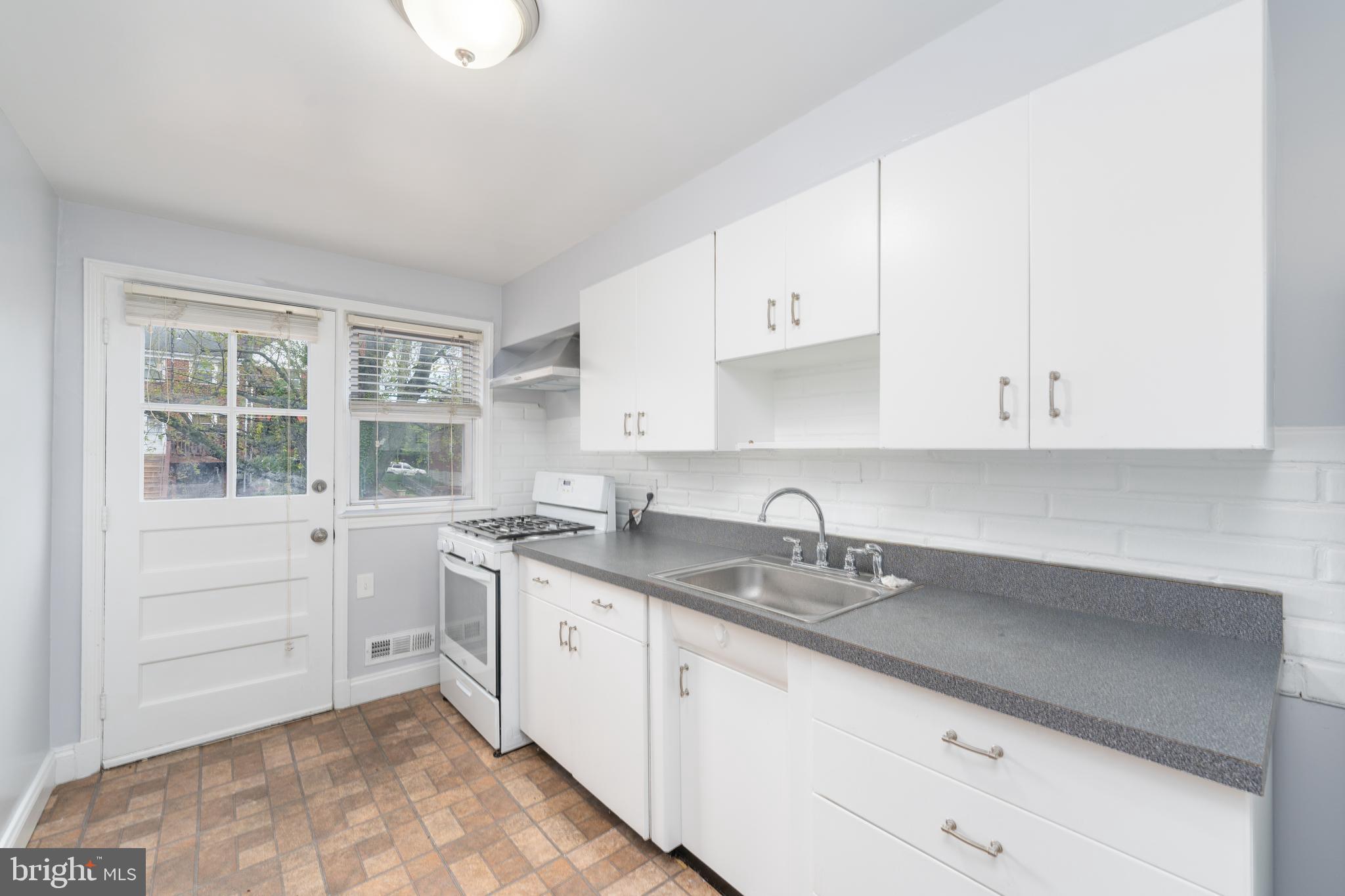 GWYNN OAK SUMMIT - Residential Lease