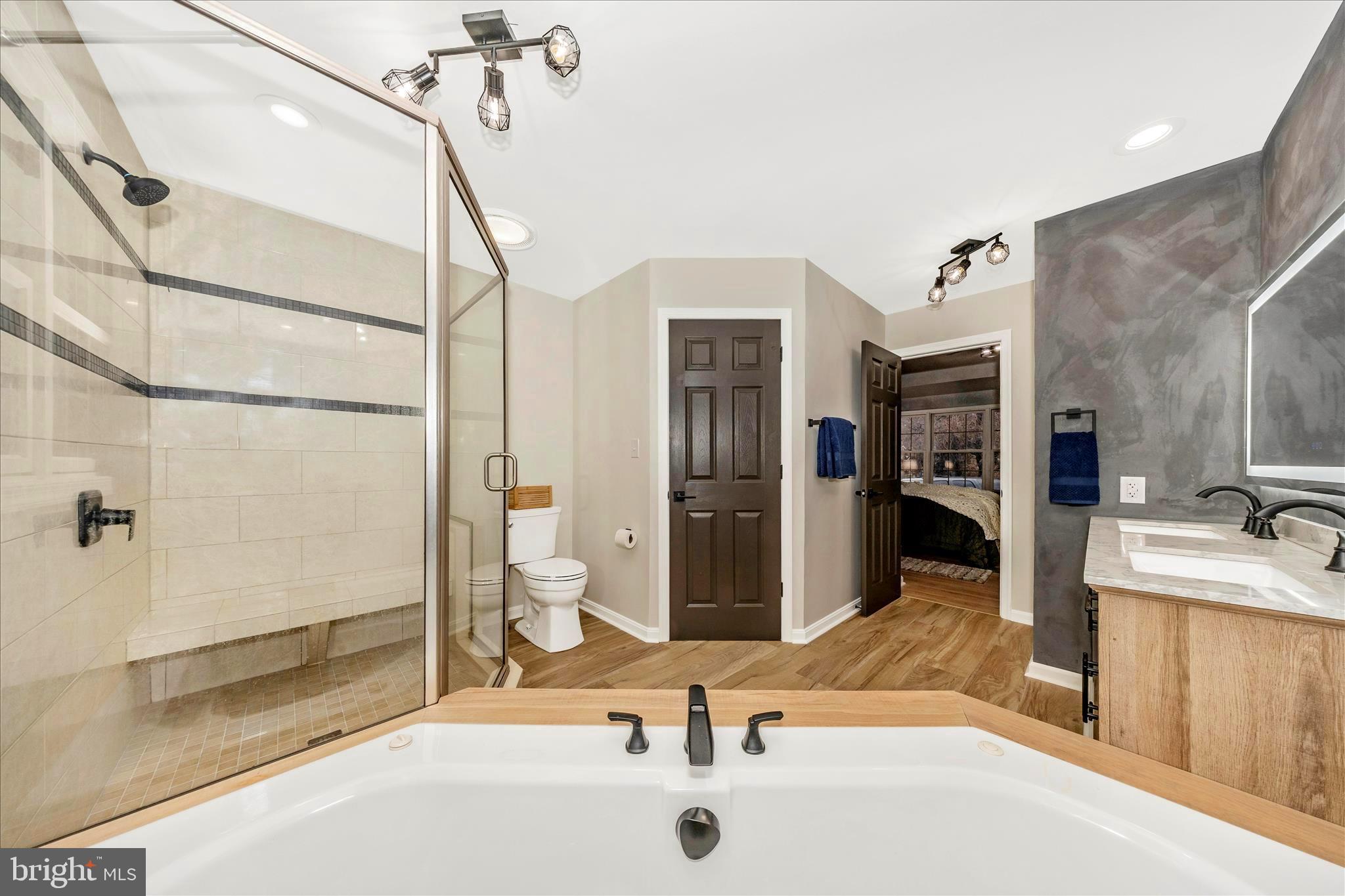 PENN NATIONAL ESTATES - Residential