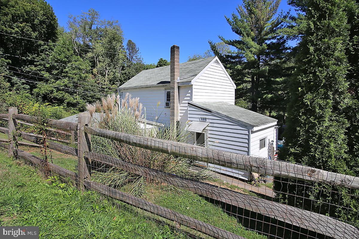86 CAROLINE AVENUE
