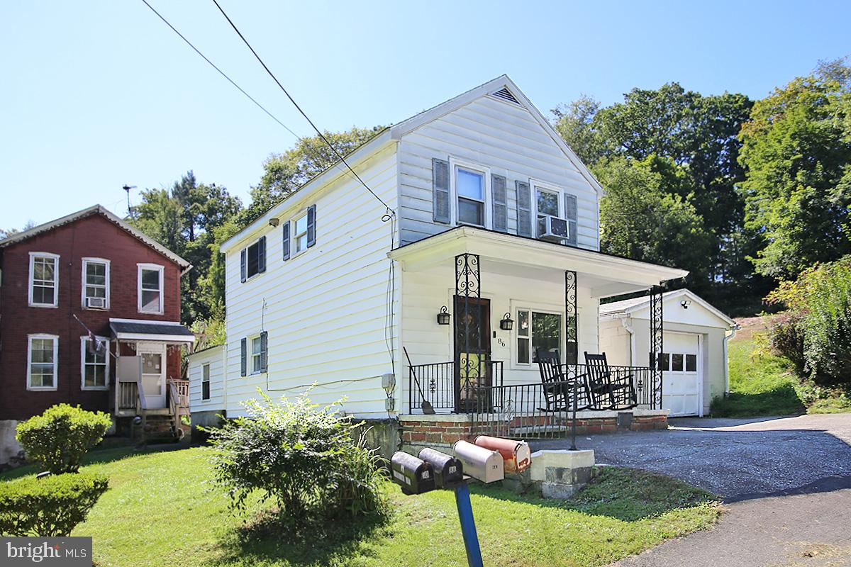 86 CAROLINE AVENUE