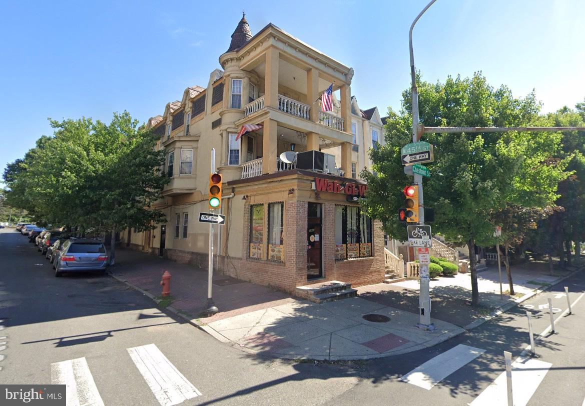 4800 SF Mixed Use Building on Chestnut Street
Restaurant Above Four (2) bed apartments
Fully Leased with long standing and popular restaurant
Corner Property on Chestnut and 45th